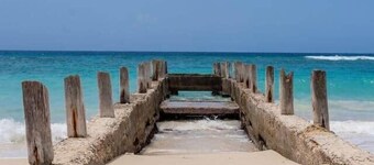 6 Br Peaceful Coastal Getaway with Pool and Beach Access