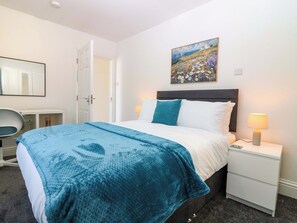 4 bedrooms, individually decorated, individually furnished, free WiFi - No.9 North St (Fraserburgh)