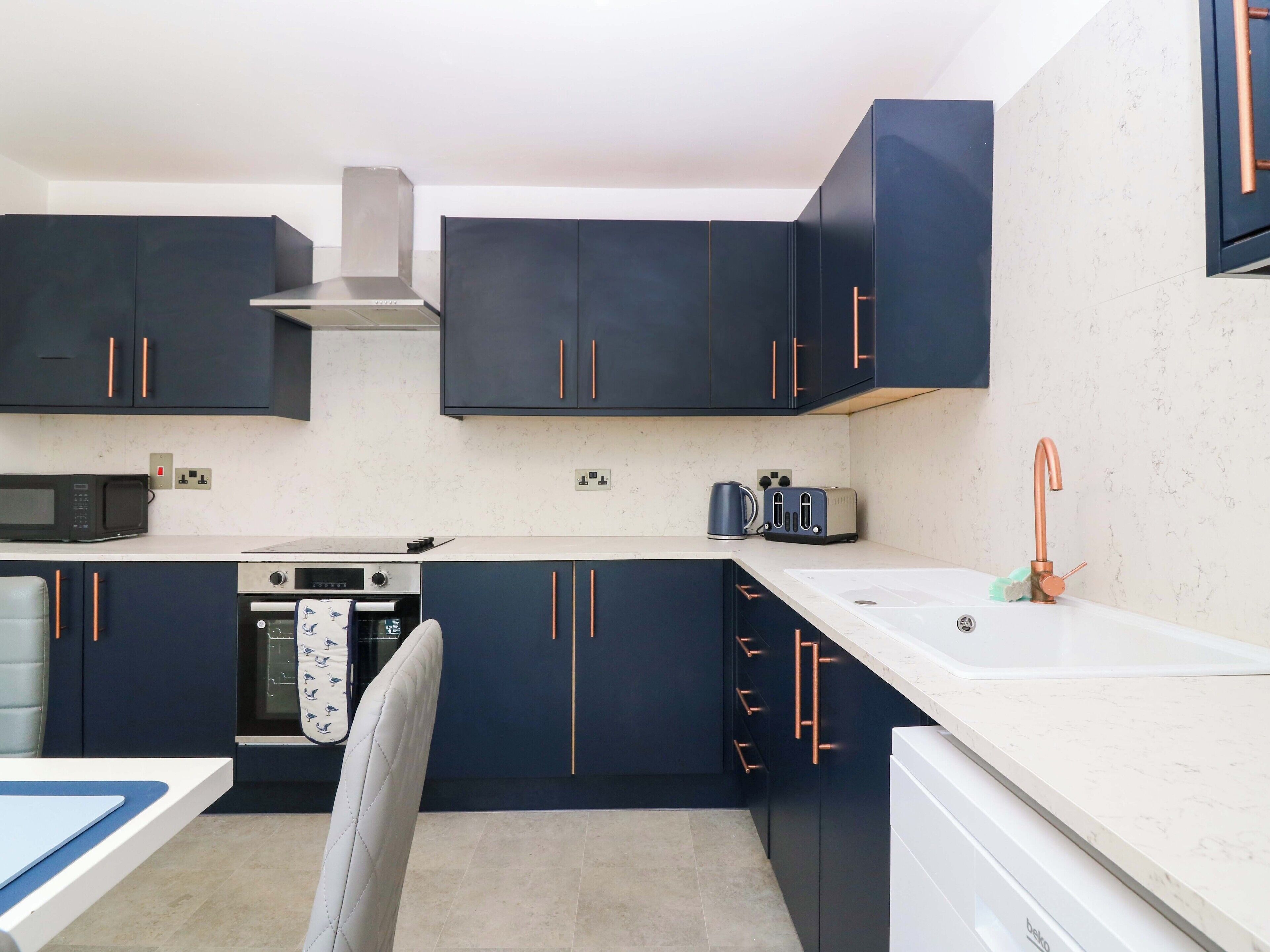 Dishwasher, cookware/dishes/utensils