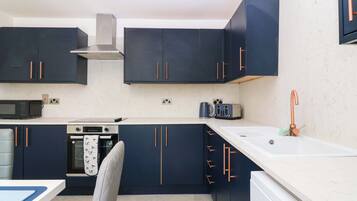 Dishwasher, cookware/dishes/utensils