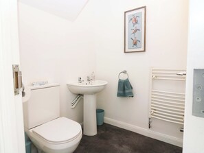 Shower - No.9 North St (Fraserburgh)