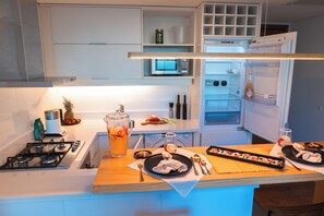 Een microgolfoven, een oven