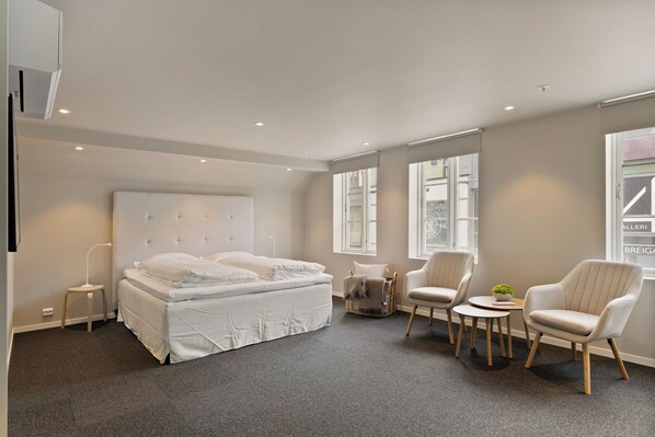 Cortinas blackout, tabla de planchar con plancha y wifi gratis 