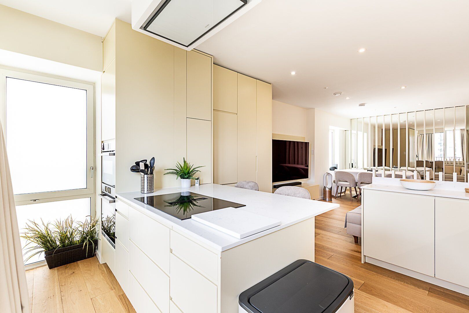 Fridge, microwave, dishwasher, coffee/tea maker