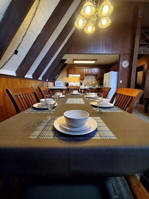 Dining - Mountain Getaway: 3-Bedroom Hidden Creek Chalet (Gatlinburg)
