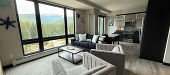 New Ski-in/out VIEWS Garage Parking Hot Tub