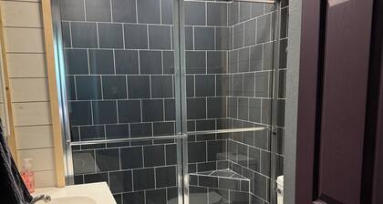 Charming 2-bedroom apartment in Rainelle with out door hot tub