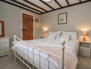 2 bedrooms, individually decorated, individually furnished, free WiFi