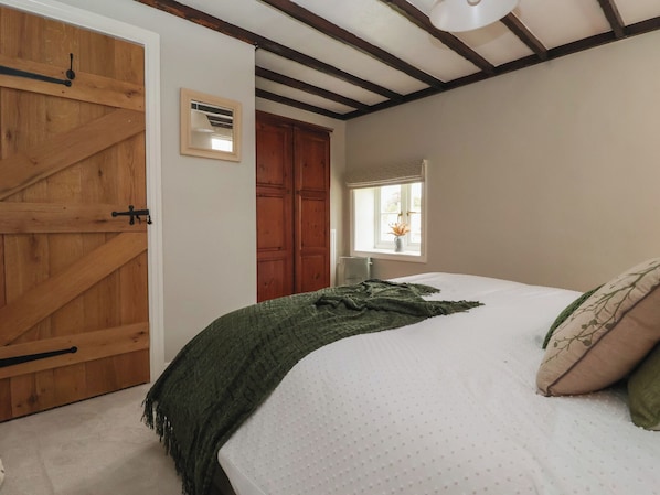 2 bedrooms, individually decorated, individually furnished, free WiFi