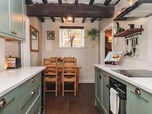 Dishwasher, cookware/dishes/utensils - Maple Tree Cottage (Knaresborough)