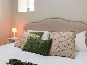 2 bedrooms, individually decorated, individually furnished, free WiFi