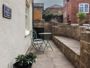 Outdoor dining - Maple Tree Cottage (Knaresborough)