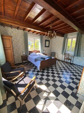 4 chambres, accès au Wi-Fi (inclus), literie fournie