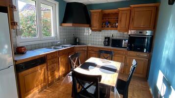 Micro-ondes, four, plaque de cuisson, lave-vaisselle