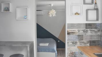 1 bedroom, desk, free WiFi, bed sheets