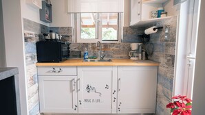 Kaffetrakter/tekoker, kjøleskap, ovn og vannkoker