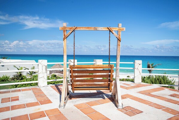 المنطقة المحيطة بالمنشأة