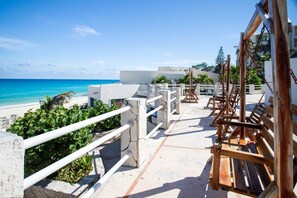 Beach nearby, sun-loungers, beach towels
