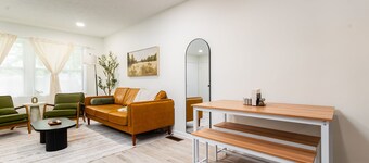 Modern ND Bungalow•Cornhole/Pong/FirePit•Sleeps 6+