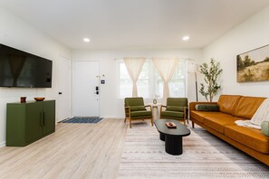 Living area - Modern ND Bungalow•Cornhole/Pong/FirePit•Sleeps 6+ (South Bend)