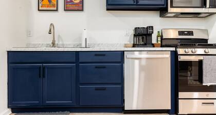 Modern ND Bungalow•Cornhole/Pong/FirePit•Sleeps 6+