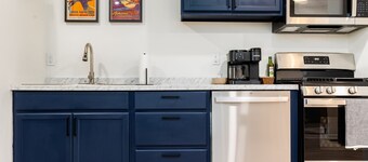 Modern ND Bungalow•Cornhole/Pong/FirePit•Sleeps 6+