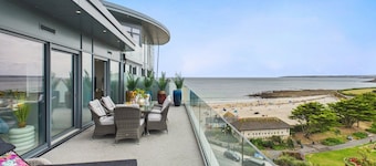 Sky Deck at The Liner | 2-Bed | Parking | Seaviews