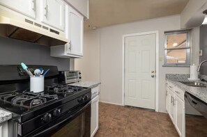 Frigorífic, microones, forn i placa de cuina 