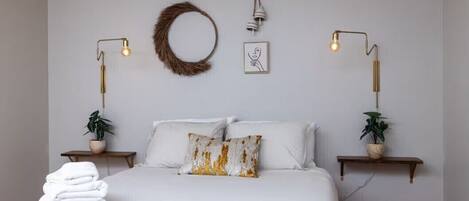 4 bedrooms, iron/ironing board, free WiFi, bed sheets