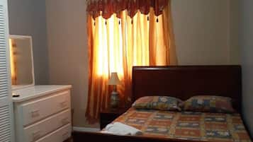 2 bedrooms, iron/ironing board, WiFi