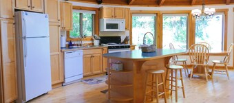  Upscale Yurt /Sauna/Pet Friendly/Water View/FP, close to beach