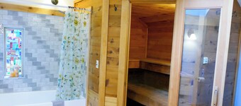  Upscale Yurt /Sauna/Pet Friendly/Water View/FP, close to beach