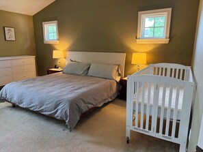 4 bedrooms, desk, iron/ironing board, travel cot