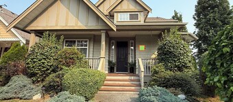 Spacious 4BR retreat in South Surrey/ White Rock