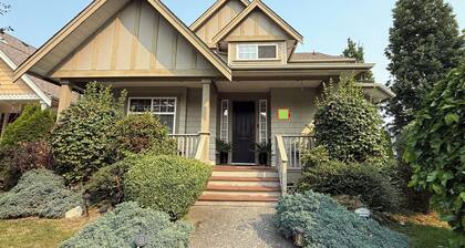 Spacious 4BR retreat in South Surrey/ White Rock