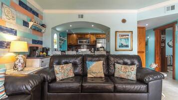 Condo, Berbilang Katil, Patio, Pool View (El Pueblo C1) | Ruang tamu