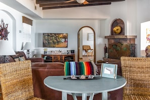 House, Multiple Beds, Balcony, Beach View (Pura Vida) | Living area