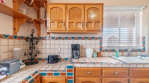 ハウス ベッド (複数台) パティオ ビーチビュー (Cypress House) | 専用キッチン | コーヒー / ティーメーカー