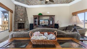 Casa, varias camas, balcón (Casa Los 6 Amigos) | Área de sala de estar