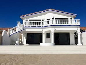 Casa, varias camas, patio, vistas a la playa (E-10.5) | Exterior