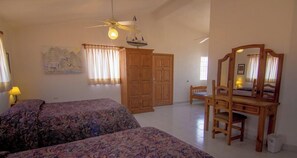4 habitaciones, decoración personalizada y muebles diferentes