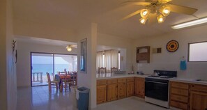 Casa, varias camas, patio, vistas a la playa (E-10.5) | Cocina privada