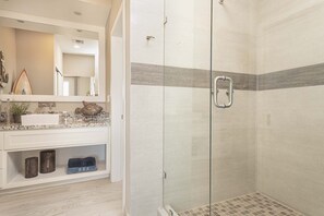 House, Multiple Beds, Pool Access (Margaritaville) | Bathroom | Towels - One-of-a-kind Margaritaville Oceanfront/laguna Shores (Puerto Peñasco)