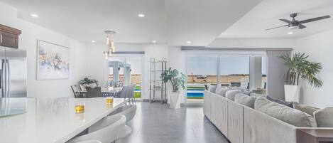 Talo, useita sänkyjä, pääsy uima-altaalle, näköala uima-altaalle (Casa Atardecer) | Ruokailu