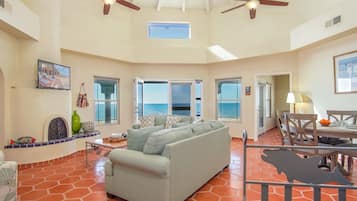 House, Multiple Beds, Patio (Casa L'italien) | Living area | Fireplace