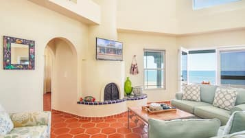 House, Multiple Beds, Patio (Casa L'italien) | Living area | Fireplace