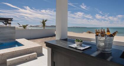 Four BR Luxurious Oceanfront Casa Estrella in Islas del Mar