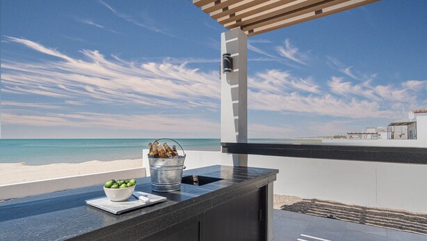 A modern outdoor bar area with a view of the beach and ocean. - 4 BR Luxurious Oceanfront Casa Estrella in Islas del Mar (Puerto Peñasco)