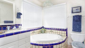 Maison, Plusieurs lits, patio (Casa Buenaventura) | Salle de bain | Serviettes fournies