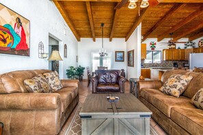 Ferienhaus, Mehrere Betten, Terrasse (Casa Buenaventura) | Wohnbereich